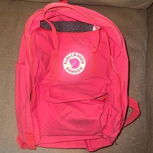 NWT- Coral Fjallraven Kanken Backpack 🎒